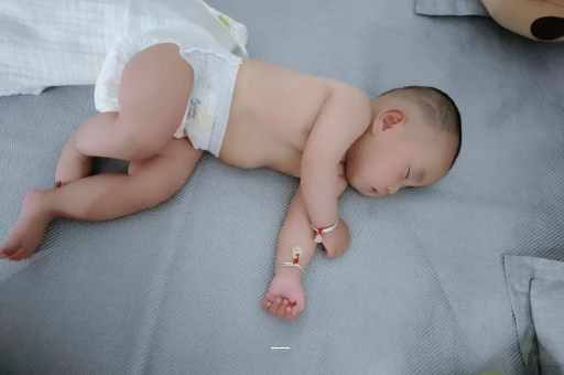 济南73码适合多大宝宝穿 济南73码适合多大宝宝穿